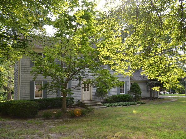 31 Pond View Dr, Wading River, NY 11792