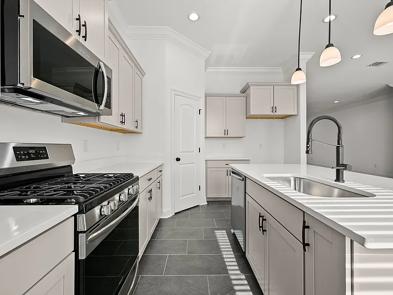 38405 Parliament Dr — Photo 7