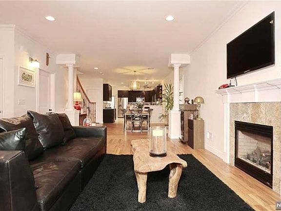 2nd image of 373 Greenmount Ave #373