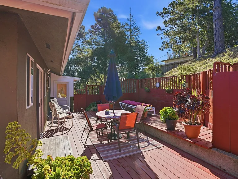 241 Soledad Dr — Photo 31