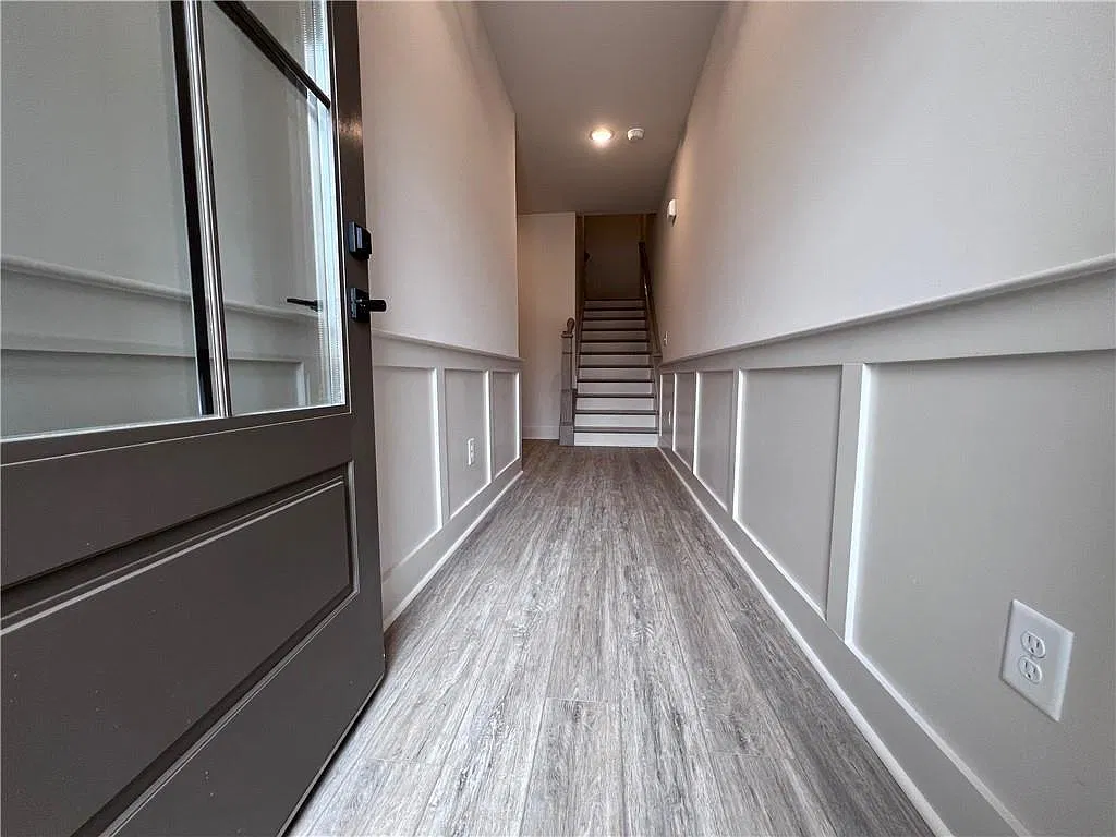 4 bed, 2.5 bath, 2319 sqft, $2,700 — Photo 4