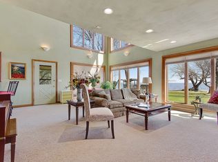4756 Island View Dr, Oshkosh, WI 54901