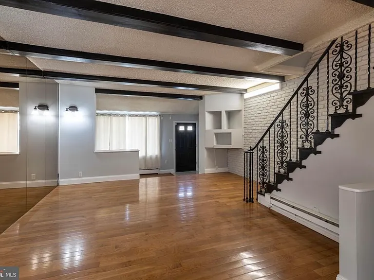 2522 Shields St — Photo 3