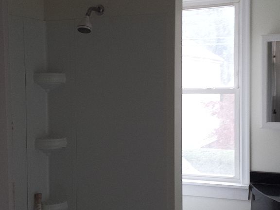 Upstairs full bathroom