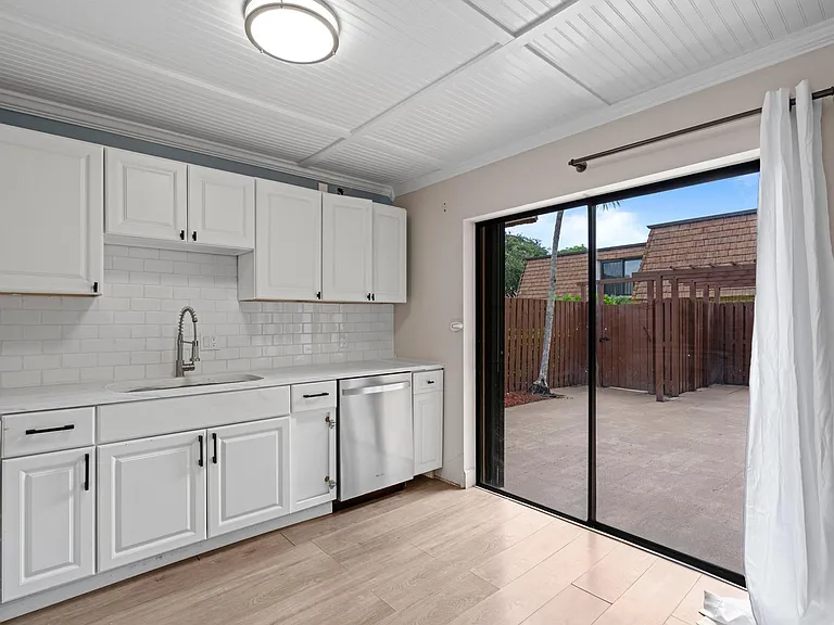 1405 14th Ln — Photo 7