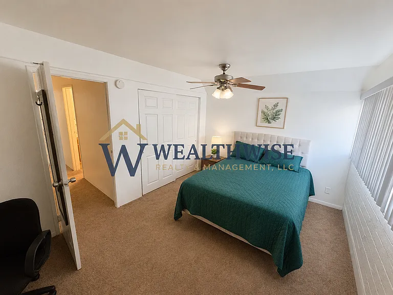 951 N Euclid Ave — Photo 4