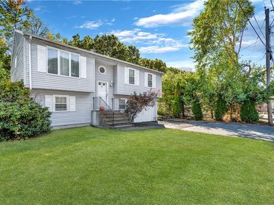 6 Lawnacre Dr, North Providence, RI, 02911