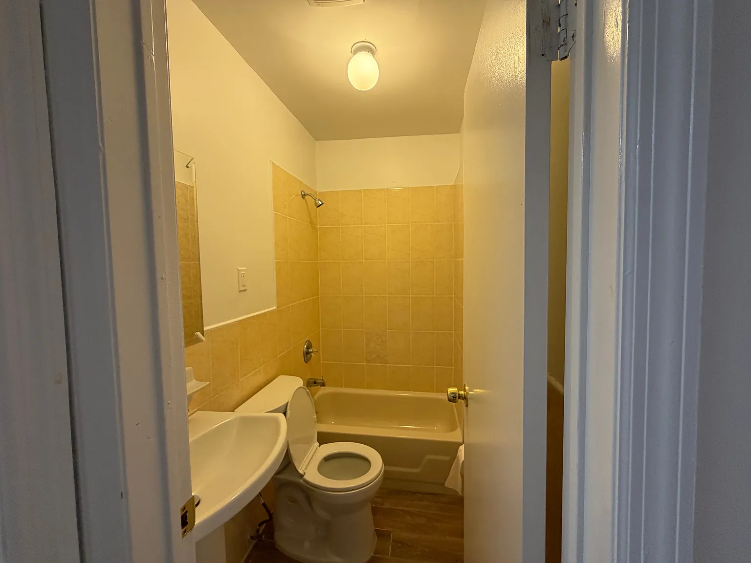 3 bed, $3,573 — Photo 2