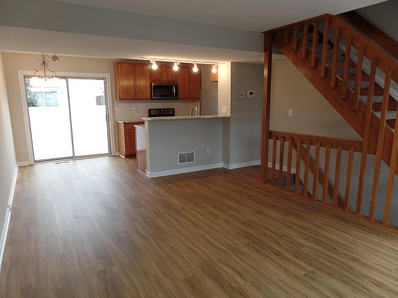 3rd image of 4848 Stoneybrook Blvd