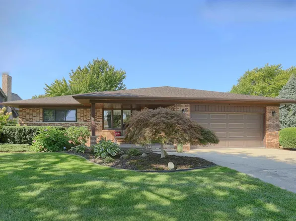 41343 Windmill St, Harrison Township, MI 48045