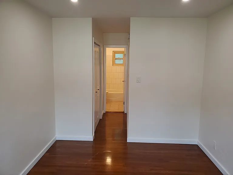 12812 Moorpark St — Photo 7