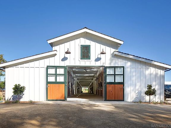 2nd image of 16147 Via De Santa Fe Rancho