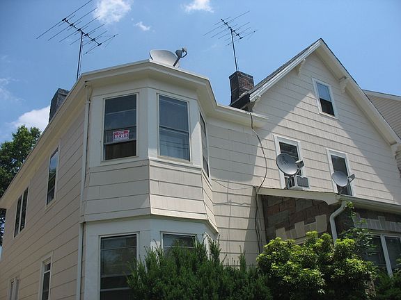 3rd image of 579 Tremont Ave
