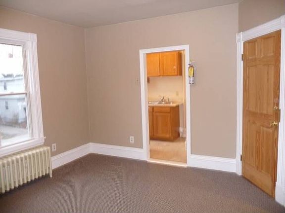 Living rm to kitchen view