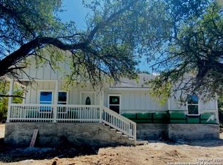 1176 Mountain View Dr, Canyon Lake, TX 78133