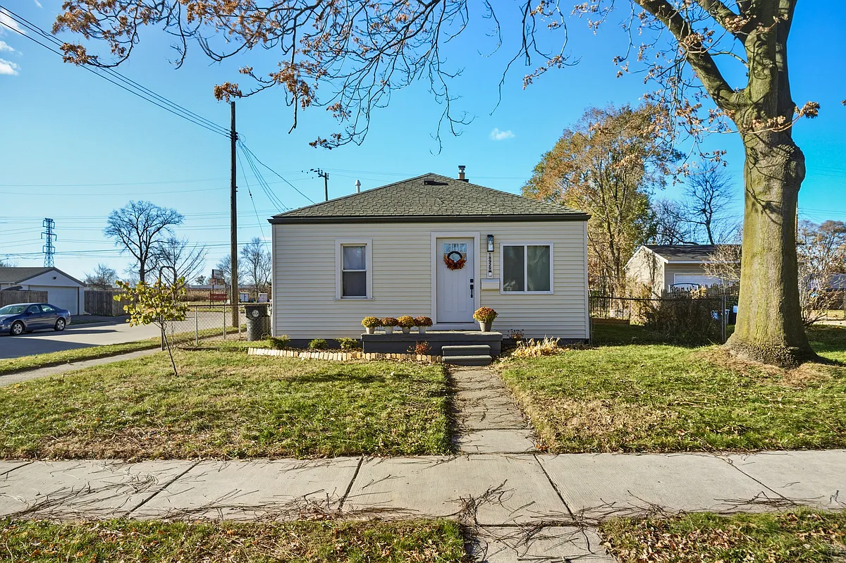 Building Photo - 18929 Harman St