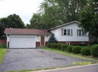 433 Turtle Creek Dr, Delavan, WI 53115