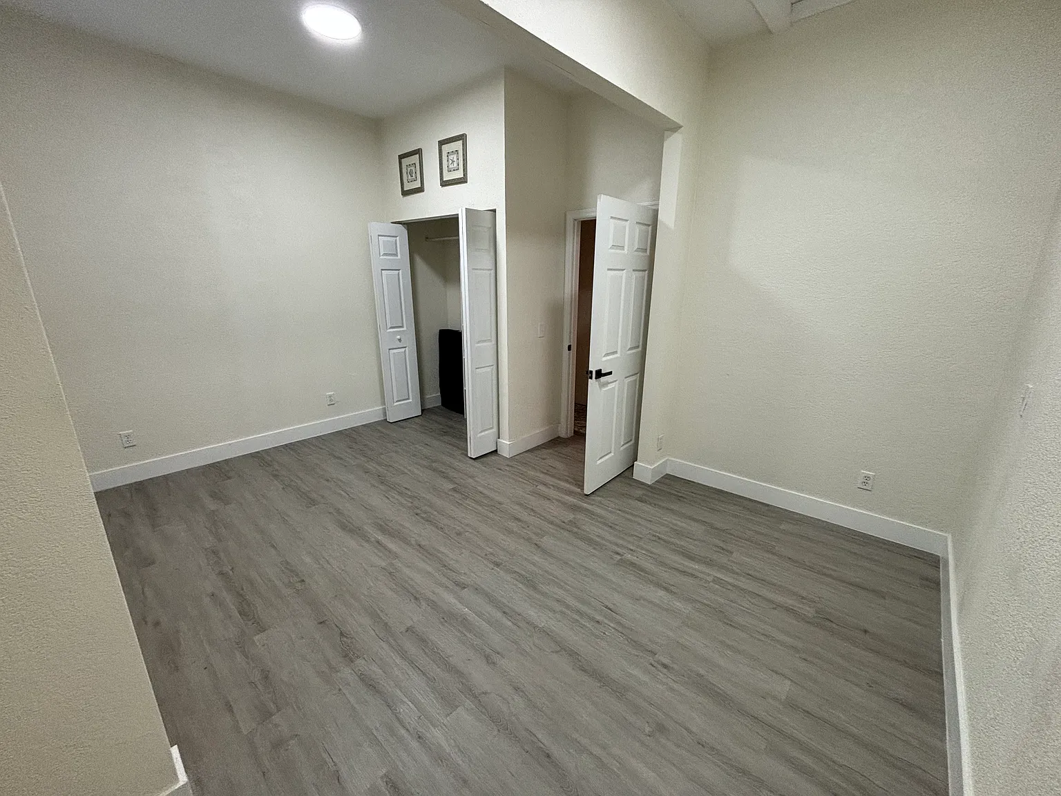 110 S Hollywood Ave — Photo 4