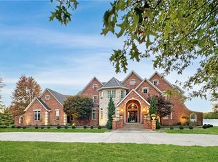 6677 N Country Club Rd, Mattoon, IL 61938