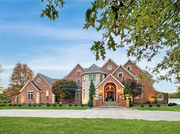 6677 N Country Club Rd, Mattoon, IL 61938