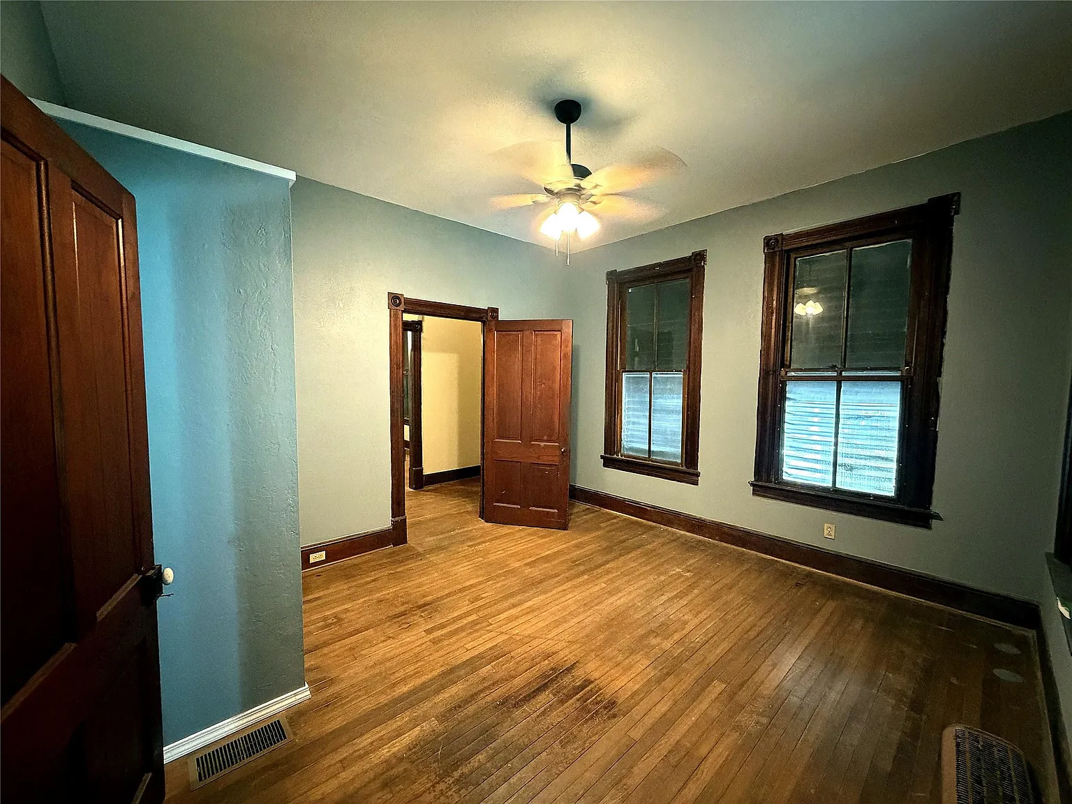 2 bed, 1.0 bath, 1702 sqft, $2,100 — Photo 3