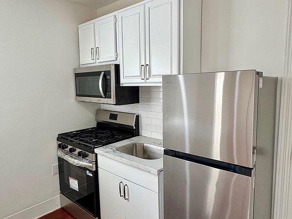2nd image of 522 Aurora Ave #A