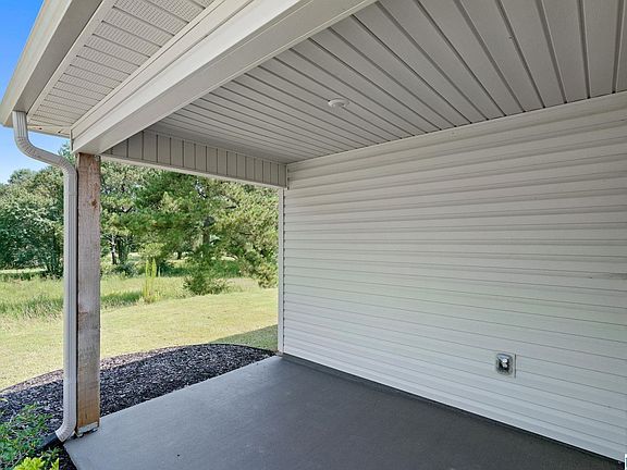 3rd image of 146 Reaves Dr