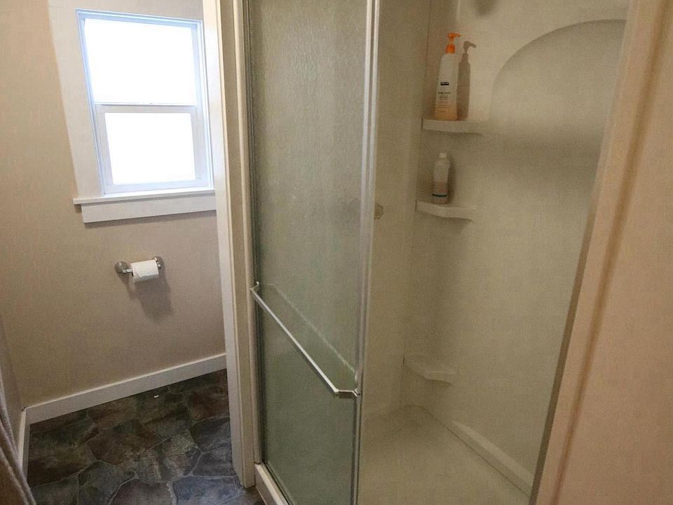 Full Bathroom #1