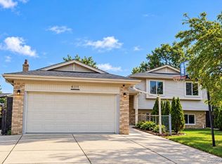 4111 Rose Mary Dr, Sterling Heights, MI 48310