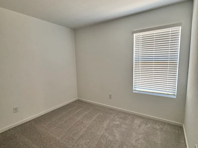 2036 Stable Ln — Photo 12