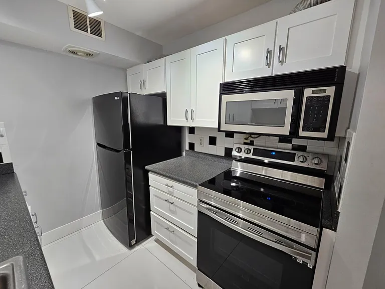 2148 Sherwood Forest Blvd #4 — Photo 7