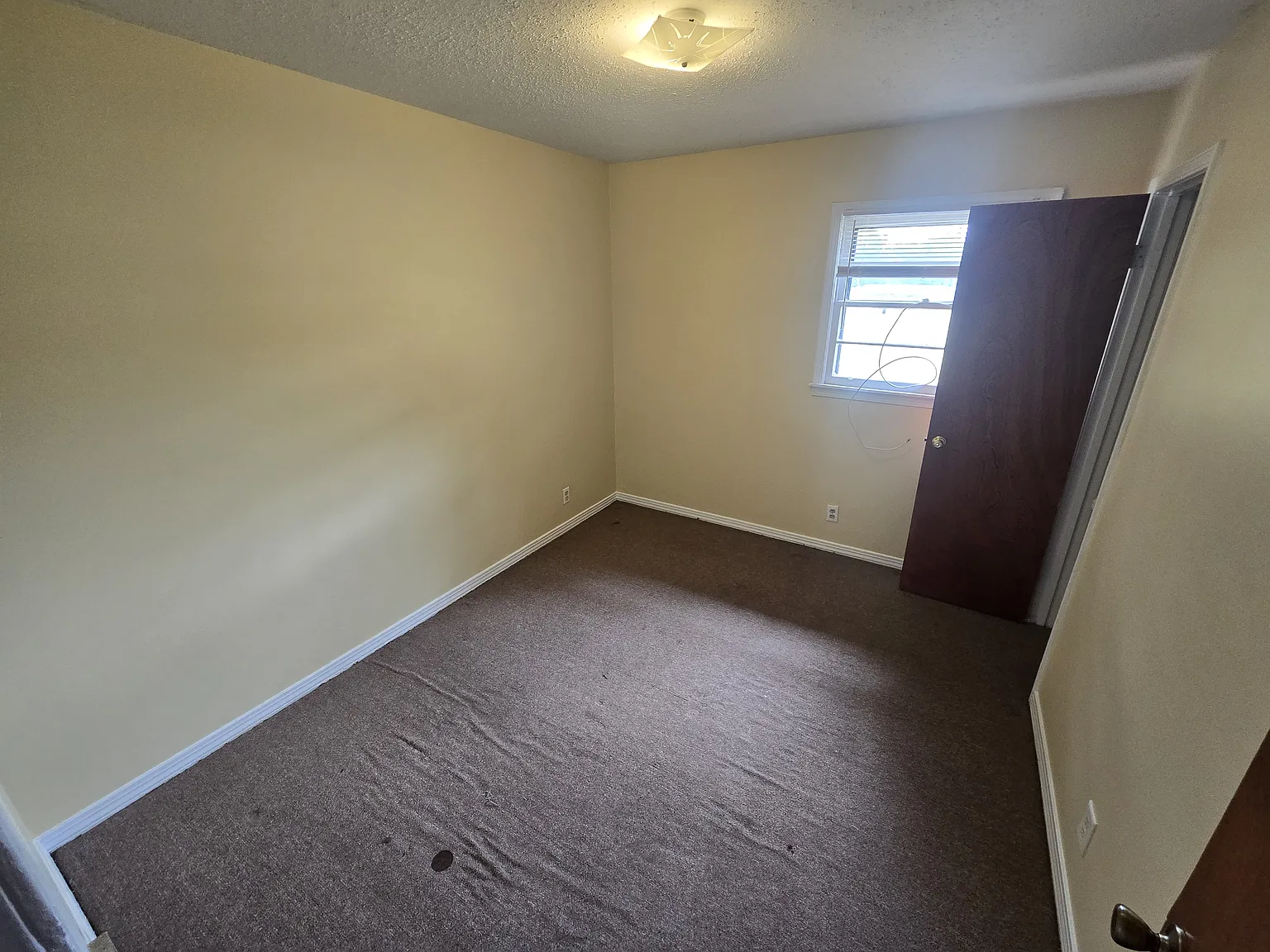 3 bed, 936 sqft, $895 — Photo 3