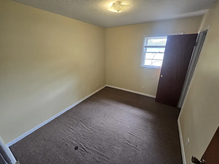 806 S Ussery St — Photo 3