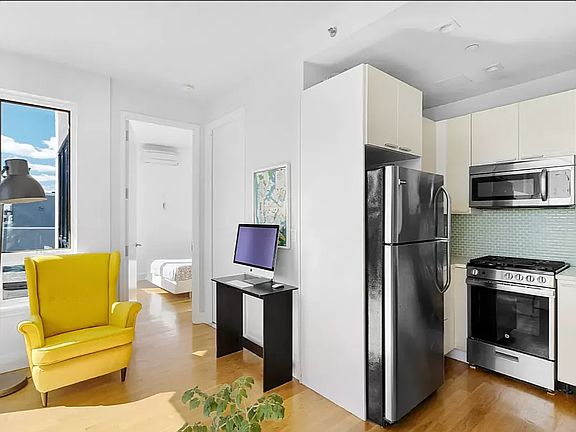 4th image of 1433 De Kalb Ave #7B