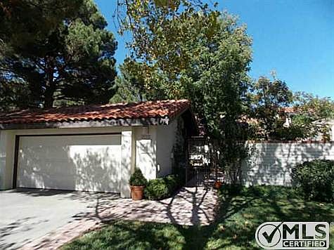 1st image of 833 Lakeway Dr