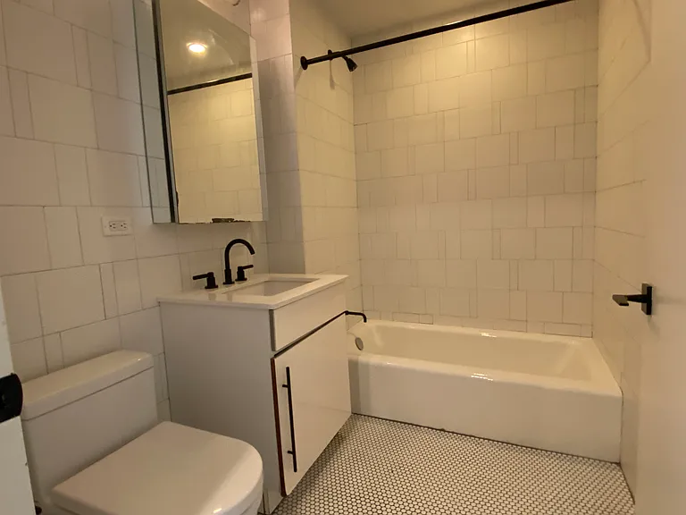 180 Nassau St #7G — Photo 5
