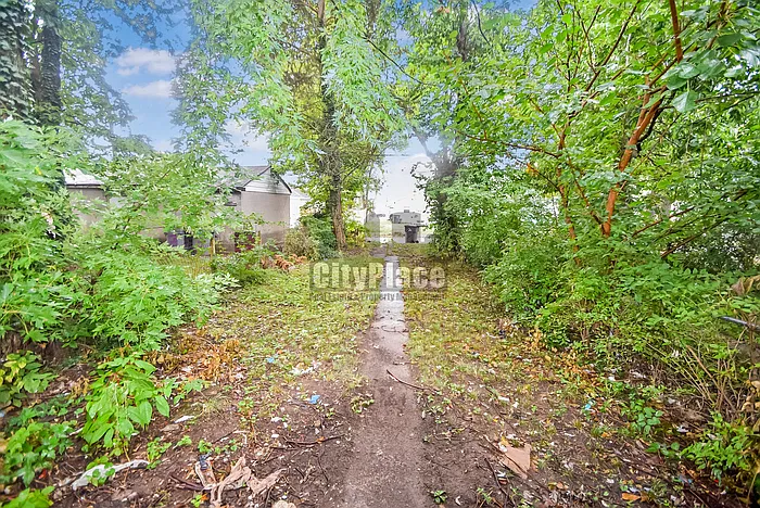 3 bed, 1.0 bath, 1408 sqft, $995 — Photo 3