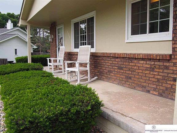 2nd image of 15208 Harney Cir