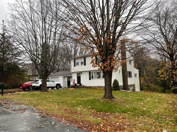 38 Collins Ave, Swansea, MA 02777