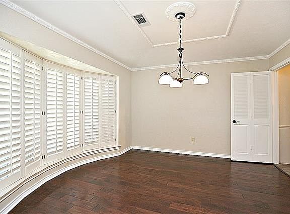3rd image of 5026 Willow Ln