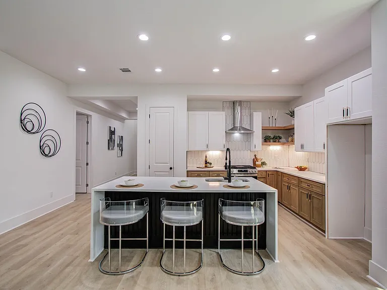 1802 Rollingwood Dr — Photo 16
