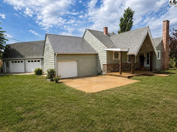 1507 E 26th Ave, Hutchinson, KS 67502