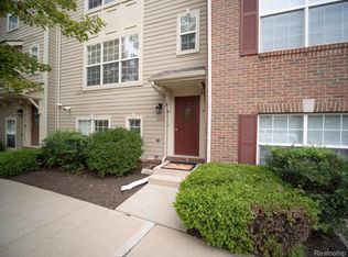 1621 Town Commons Dr, Howell, MI 48855