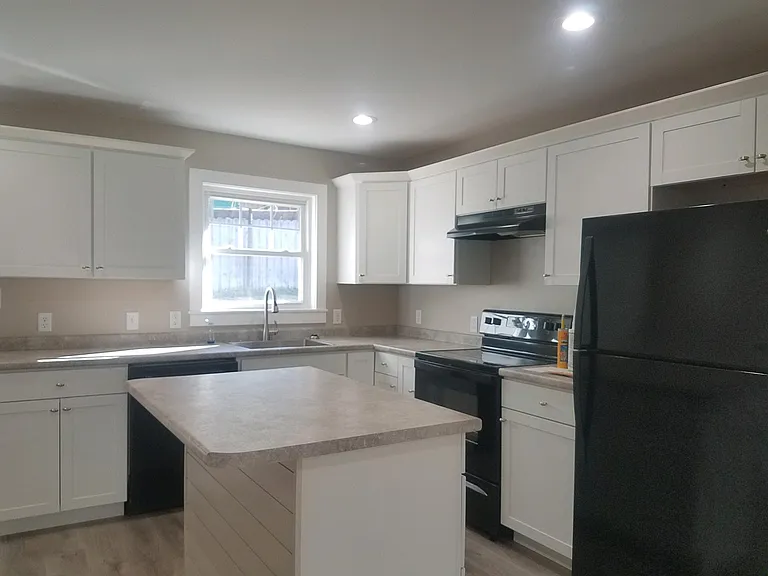 921 Bee Tree Rd — Photo 2