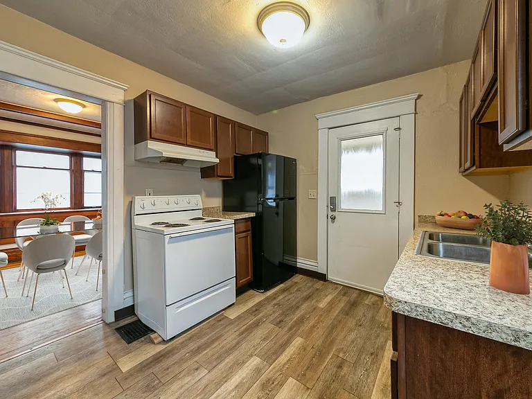 1028 N Cedar St — Photo 7