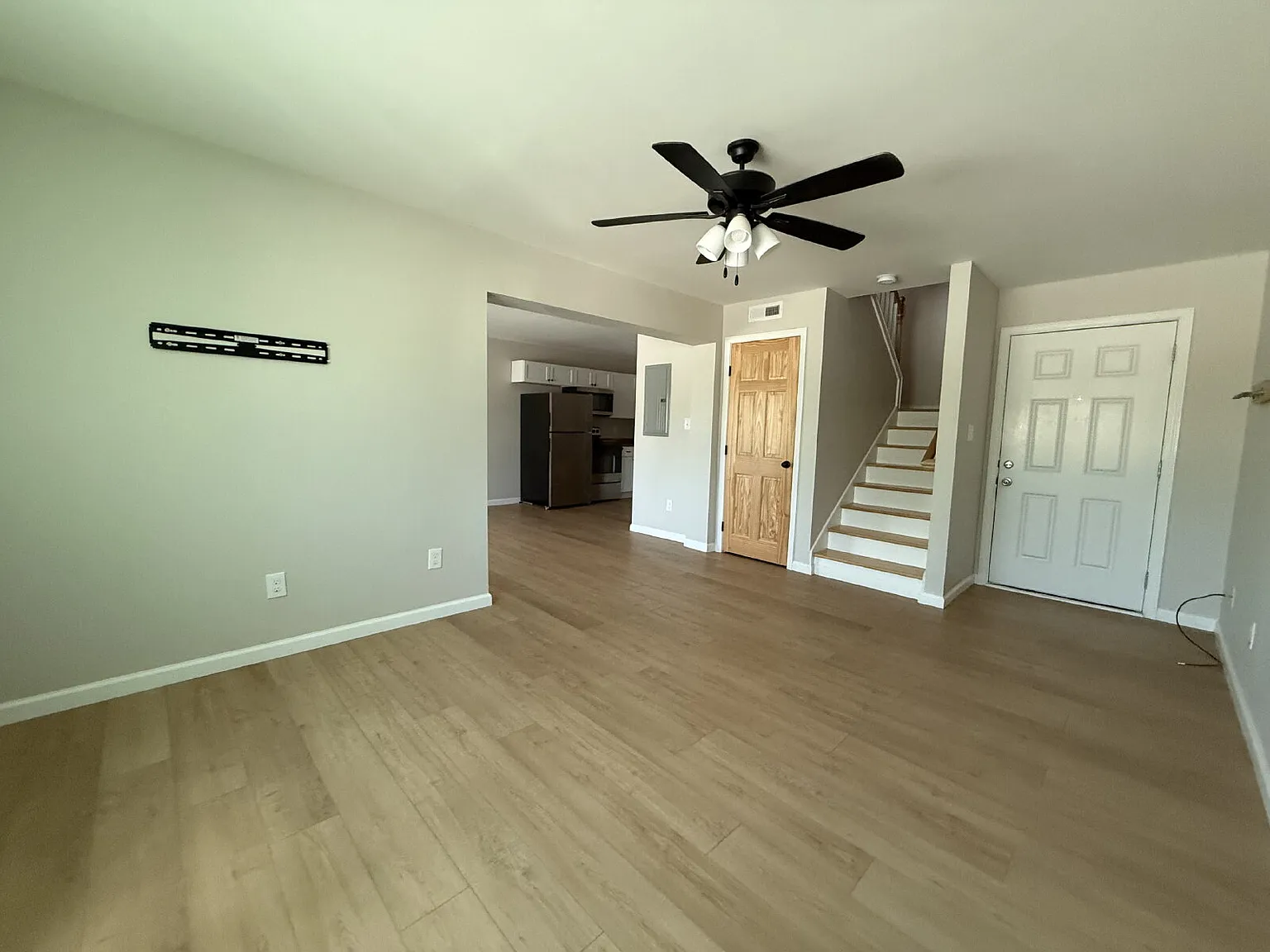 2 bed, 2.5 bath, 1100 sqft, $1,750 — Photo 2