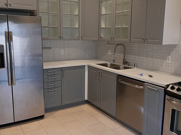 2nd image of 6525 Woodman Ave Unit 21
