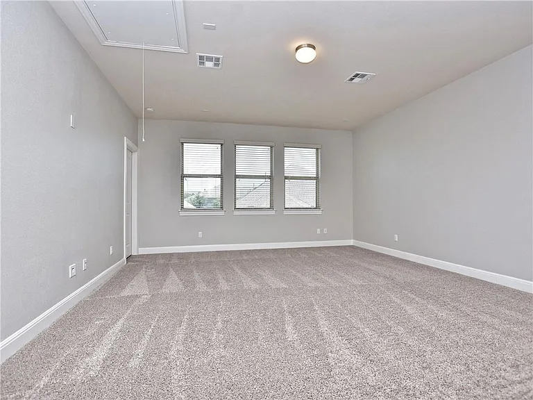 2208 Legend Hill Dr — Photo 23