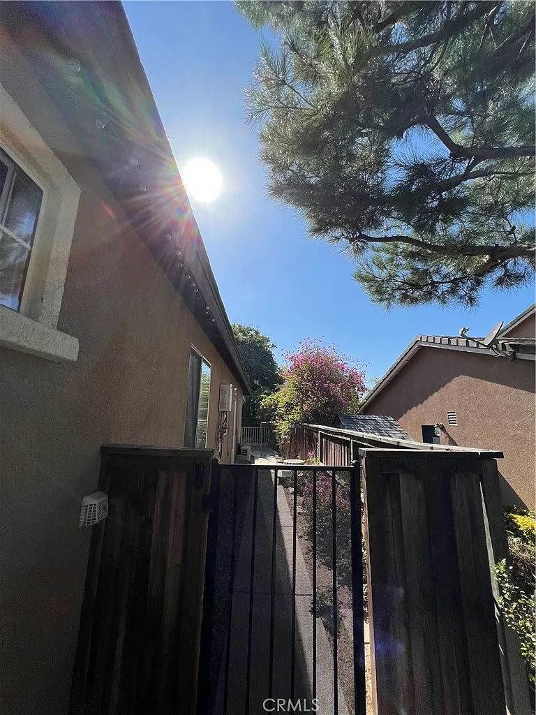 1 bed, 800 sqft, $1,900 — Photo 2