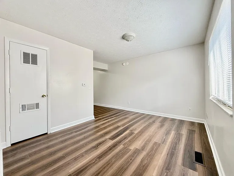 2608 N Avery St #29 — Photo 11